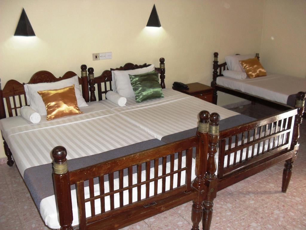 Miltons Beach Resort Unawatuna Ruang foto