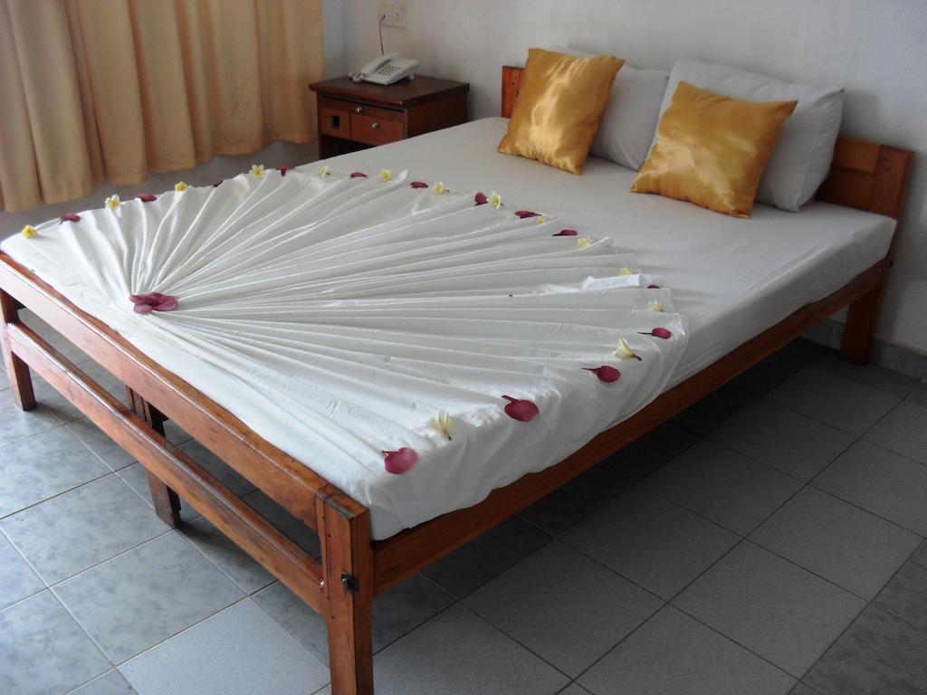 Miltons Beach Resort Unawatuna Ruang foto