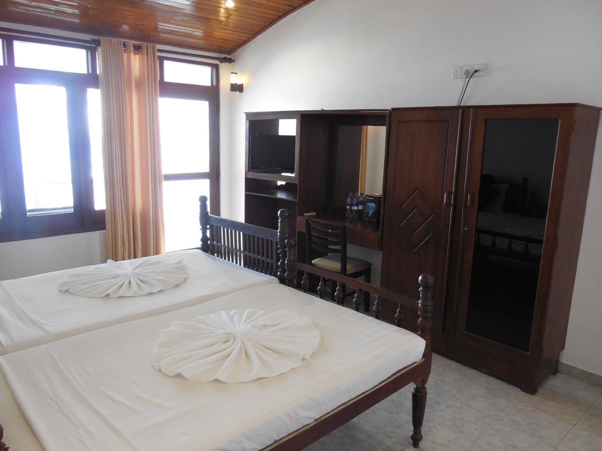 Miltons Beach Resort Unawatuna Bagian luar foto