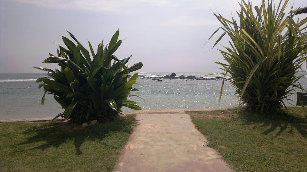 Miltons Beach Resort Unawatuna Bagian luar foto